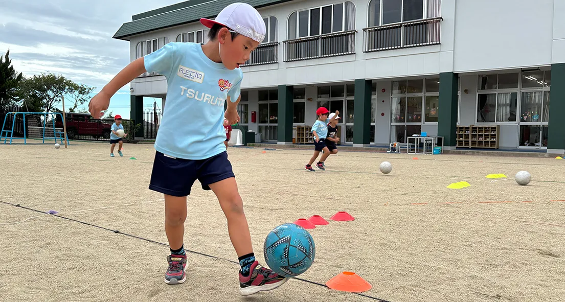 福岡市東区の幼稚園ツルタみとま幼稚園のサッカーコース
